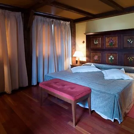 Llanos Del Hospital 3*
