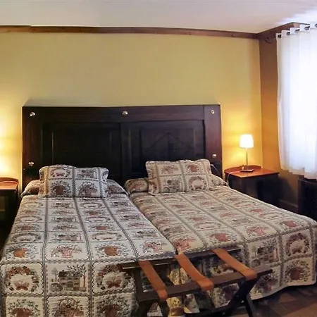 Llanos Del Hospital Otel 3*