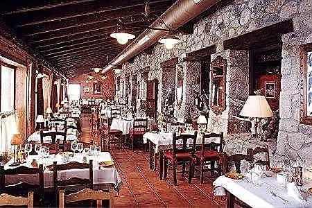 Llanos Del Hospital 3*