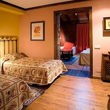 Llanos Del Hospital 3*