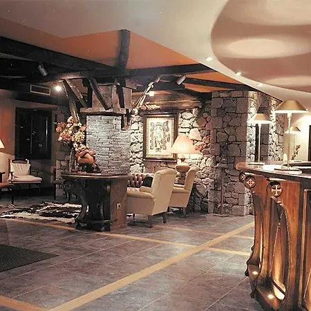 Llanos Del Hospital 3*