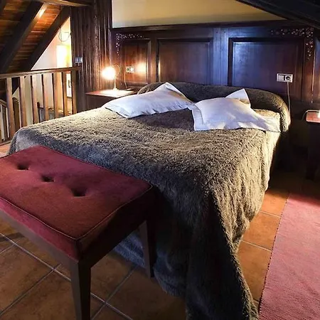 Llanos Del Hospital Otel 3*